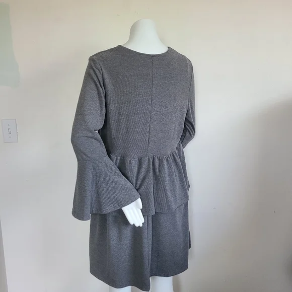 Reborn - Ruffled Dress - Picture 2 of 10